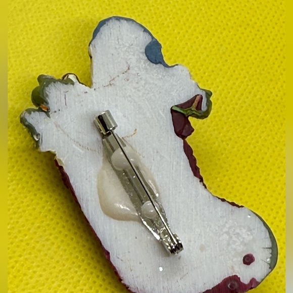 Vintage Collectible Plaster Resin Hand Decorated Christmas Stocking Brooch - Picture 5 of 7